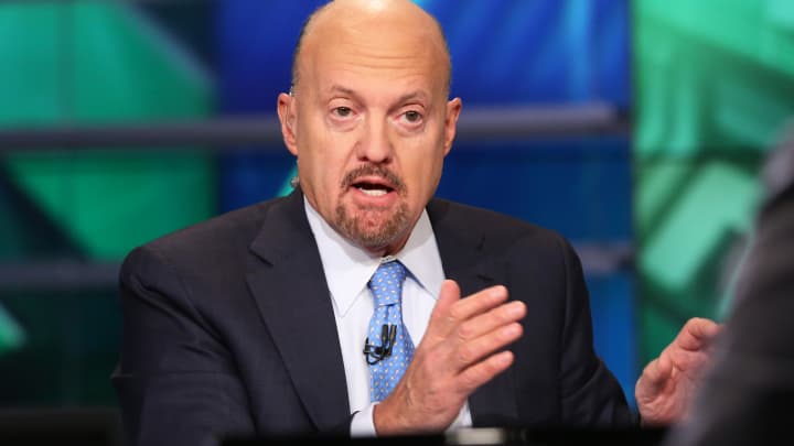 Jim Cramer on Vertiv Holdings Co (NYSE): ‘Hold on to That Stock’ 2