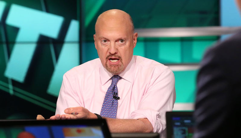 Jim Cramer on Vertiv Holdings Co (NYSE): ‘Hold on to That Stock’ 3