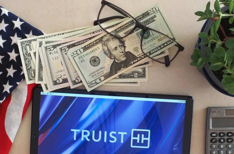 Truist Financial Sees Insider Invest $2.5m in Shares 1