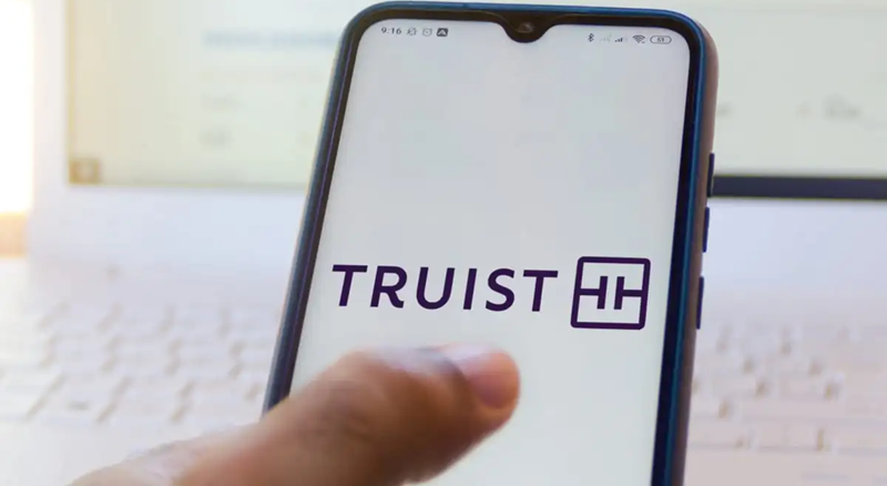 Truist Financial Sees Insider Invest $2.5m in Shares 3